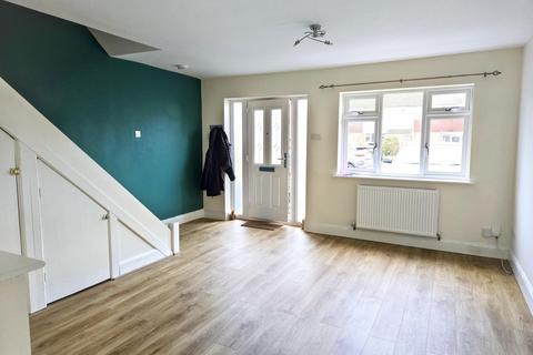 3 bedroom terraced house to rent, Kingsway, Camberley GU17
