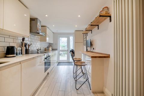1 bedroom property for sale, Colney Hatch Lane, Muswell Hill, London, N10