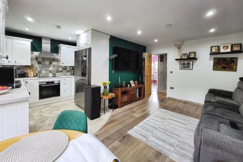 2 bedroom bungalow for sale, Blackthorn Drive, Leicester, LE4 1BH