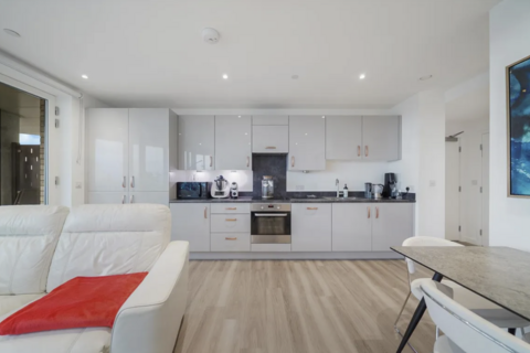 2 bedroom apartment to rent, South Way, London HA9