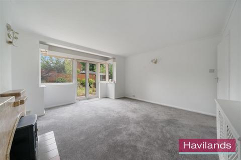2 bedroom maisonette to rent, The Glade, London