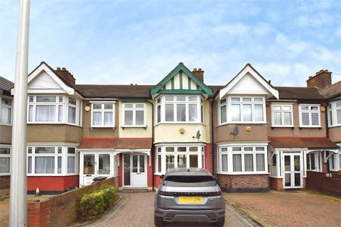 3 bedroom terraced house to rent, Christie Gardens, Romford RM6