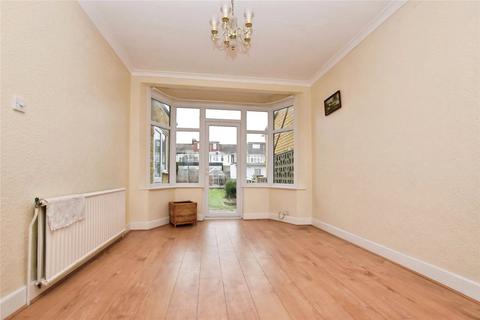 3 bedroom terraced house to rent, Christie Gardens, Romford RM6