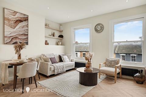 2 bedroom flat for sale, Farleigh Road, London, N16
