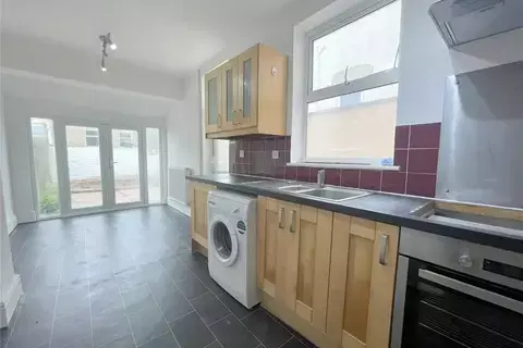 3 bedroom semi-detached house to rent, Sinclair Road, London E4