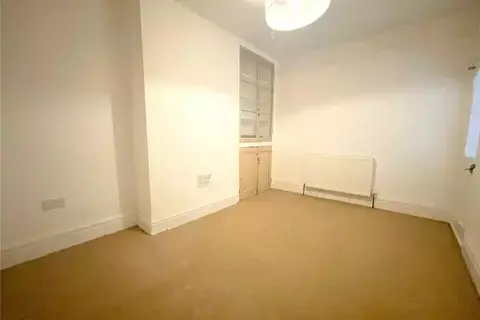 3 bedroom semi-detached house to rent, Sinclair Road, London E4