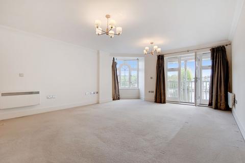 3 bedroom flat for sale, Bridge Road, Hampton Court, East Molesey, KT8