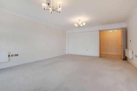 3 bedroom flat for sale, Bridge Road, Hampton Court, East Molesey, KT8