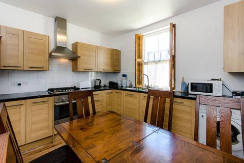 3 bedroom flat to rent, Queen's Club Gardens, Barons Court, London, W14