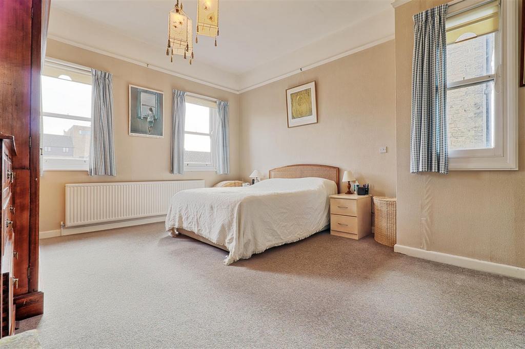 Bedroom 1.jpg