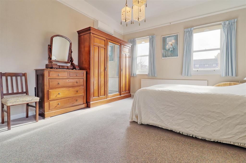 Bedroom 1 - 2.jpg