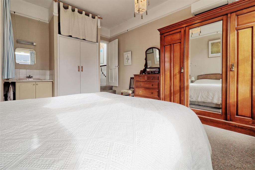 Bedroom 1 - 3.jpg