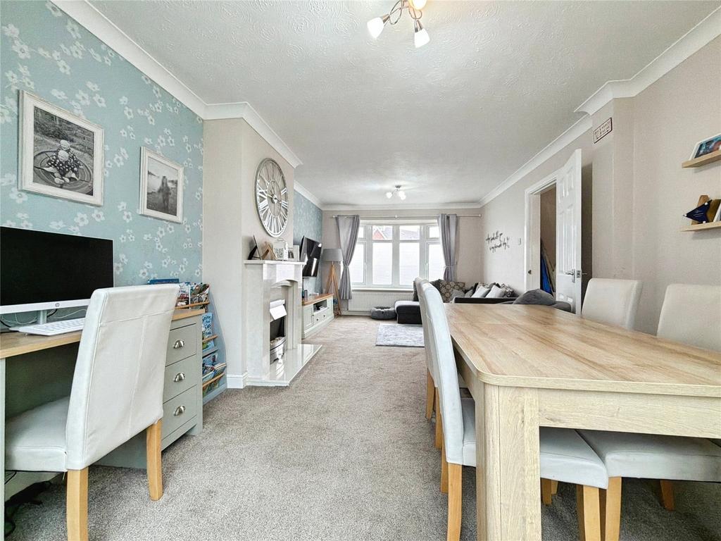Lounge/Dining Room