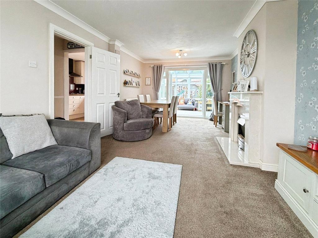 Lounge/Dining Room