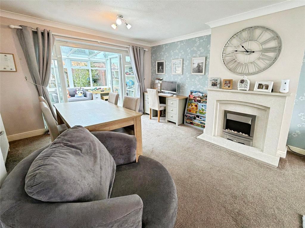 Lounge/Dining Room