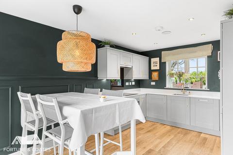 3 bedroom detached house for sale, Downhall Road, Matching Green, Harlow