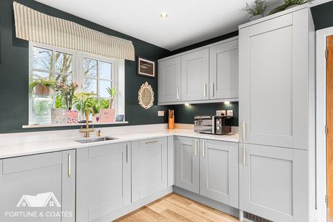 3 bedroom detached house for sale, Downhall Road, Matching Green, Harlow