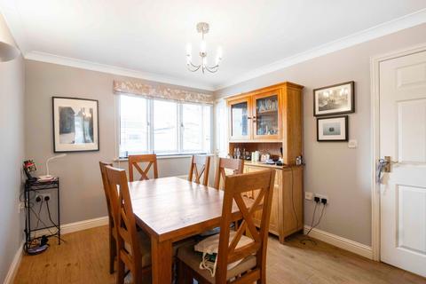 undefined, London Road, Cheltenham GL52