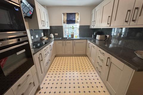 2 bedroom flat to rent, The Woolpack, Warwick