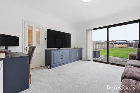 2 bedroom bungalow for sale, Station Road, West Horndon, CM13