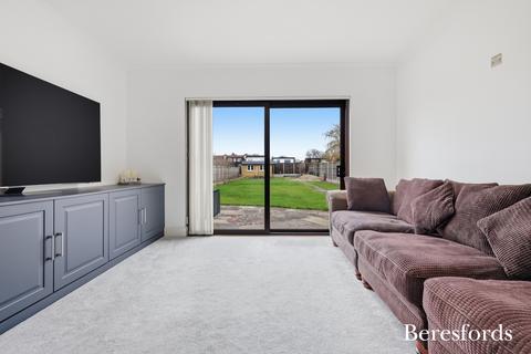 2 bedroom bungalow for sale, Station Road, West Horndon, CM13
