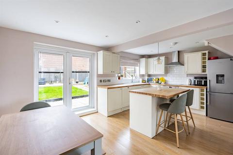 3 bedroom semi-detached house for sale, Columbia Avenue, Whitstable