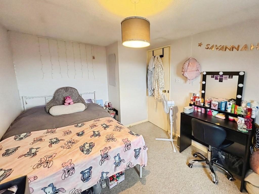 2b5b1833-Bedroom 20 Further
