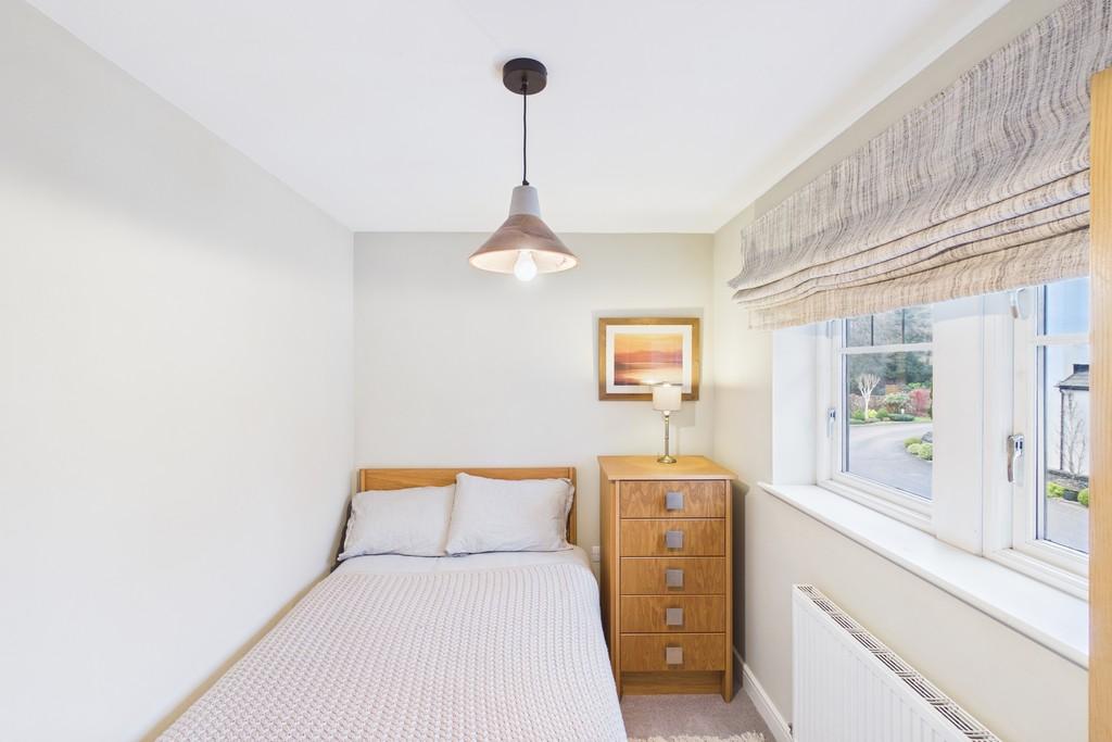 Bedroom 5 /office