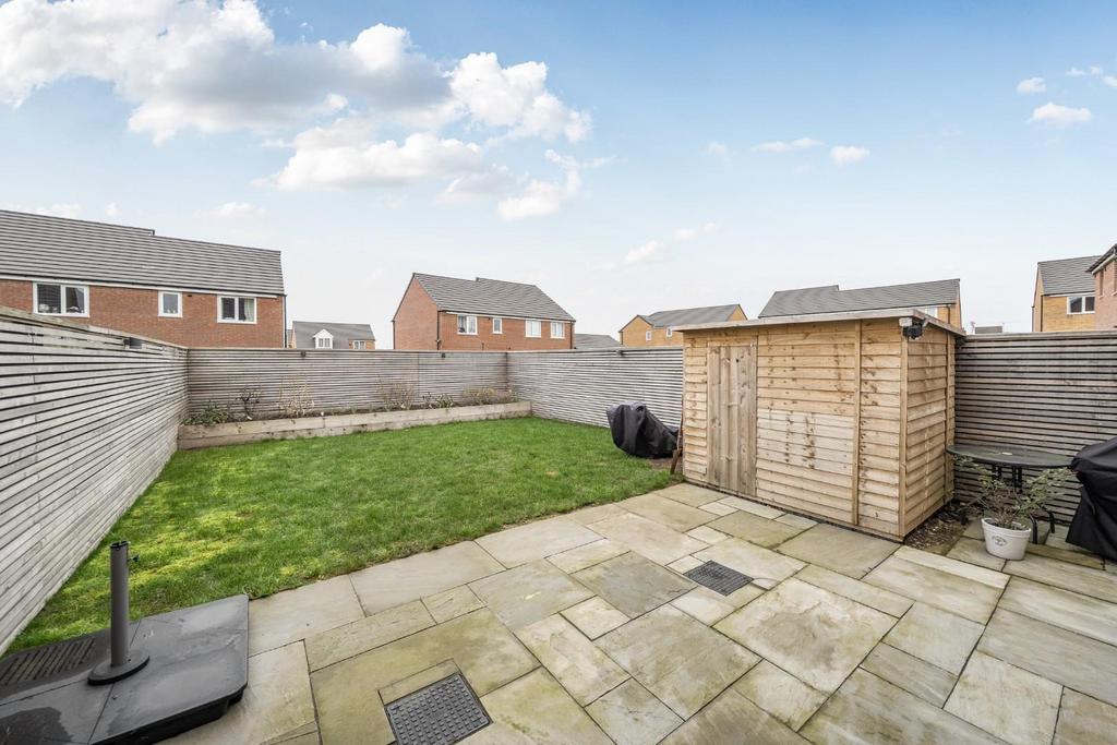 REAR GARDEN.jpg