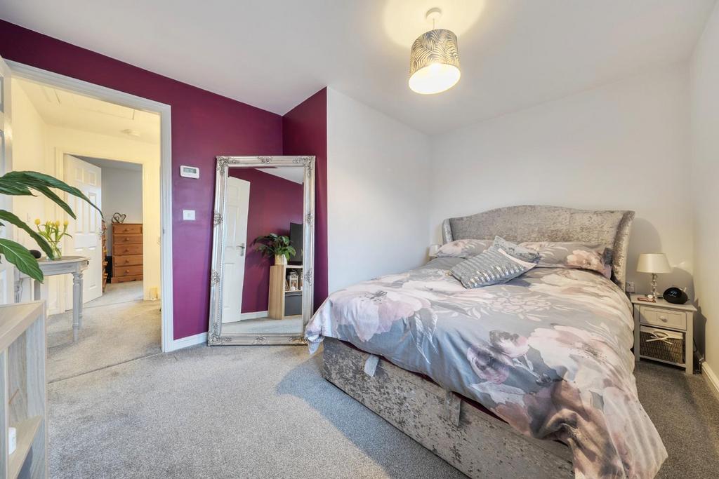 MASTER BEDROOM.jpg