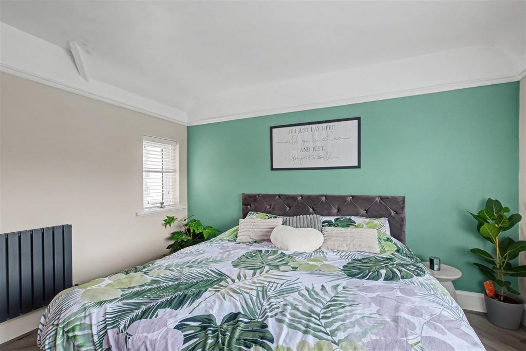 Bedroom 1 2.jpeg