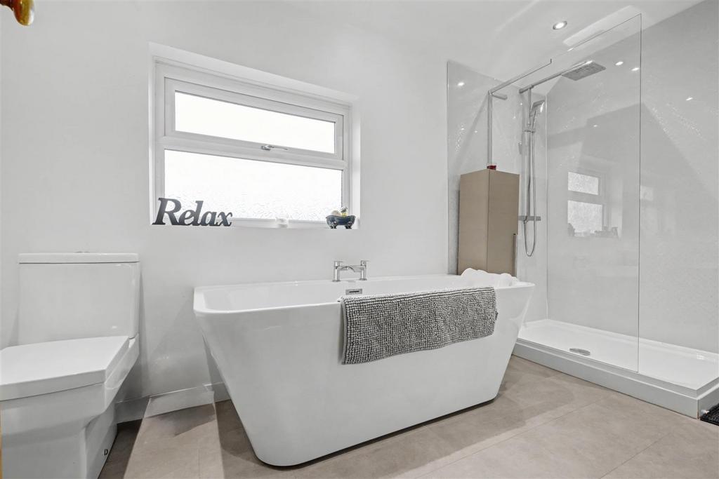 Bathroom 1.jpeg