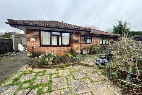 3 bedroom bungalow for sale, Fox's Walk, Langley, SO45