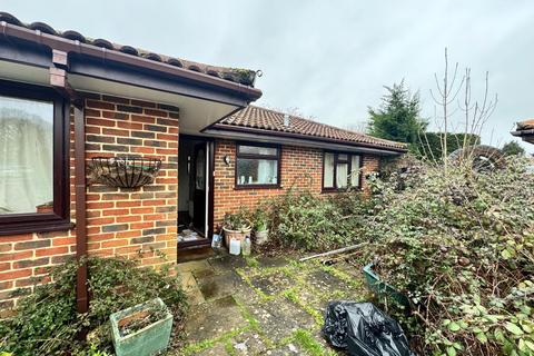 3 bedroom bungalow for sale, Fox's Walk, Langley, SO45