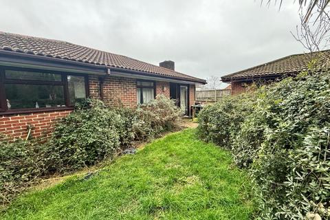 3 bedroom bungalow for sale, Fox's Walk, Langley, SO45