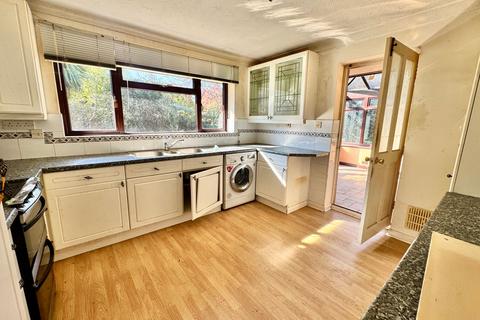2 bedroom bungalow for sale, Fox's Walk, Langley, SO45