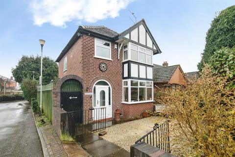 undefined, Shrubbery Avenue, Tipton