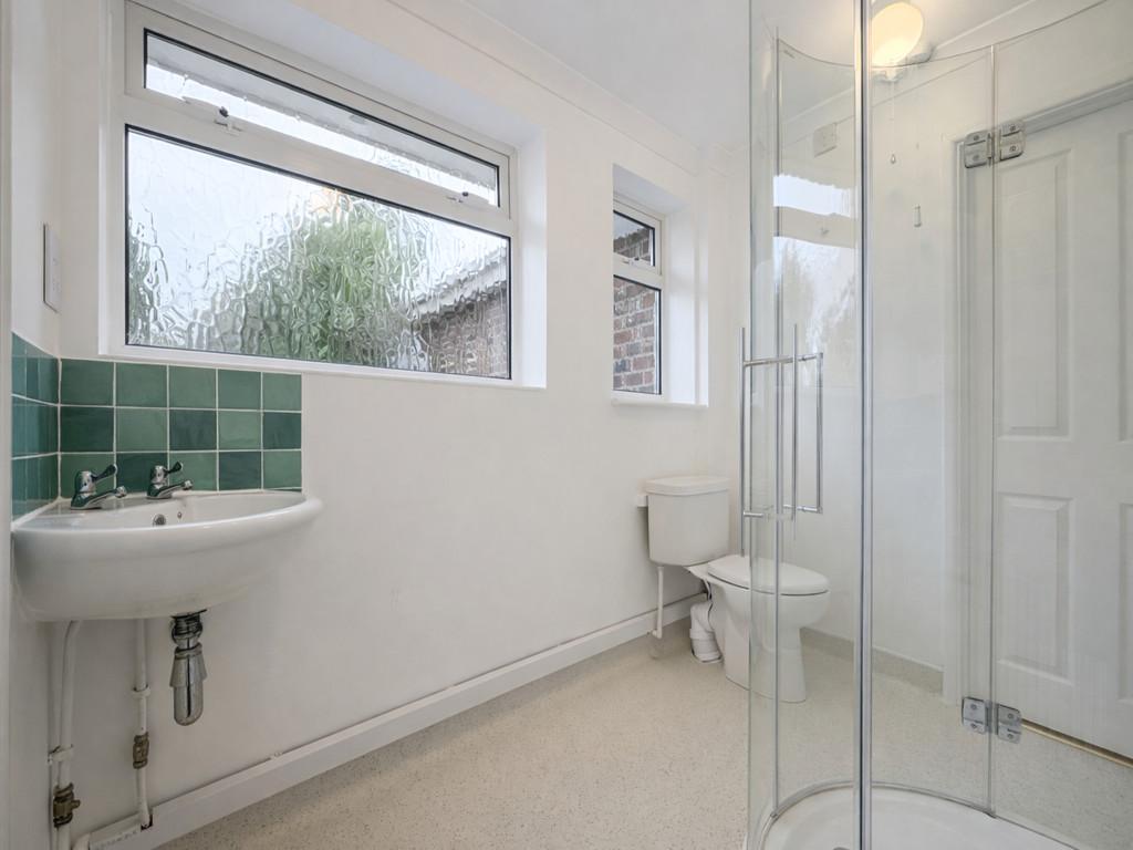 11 NBW Shower Room