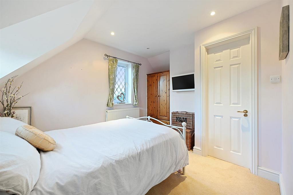 Bedroom 4.jpg