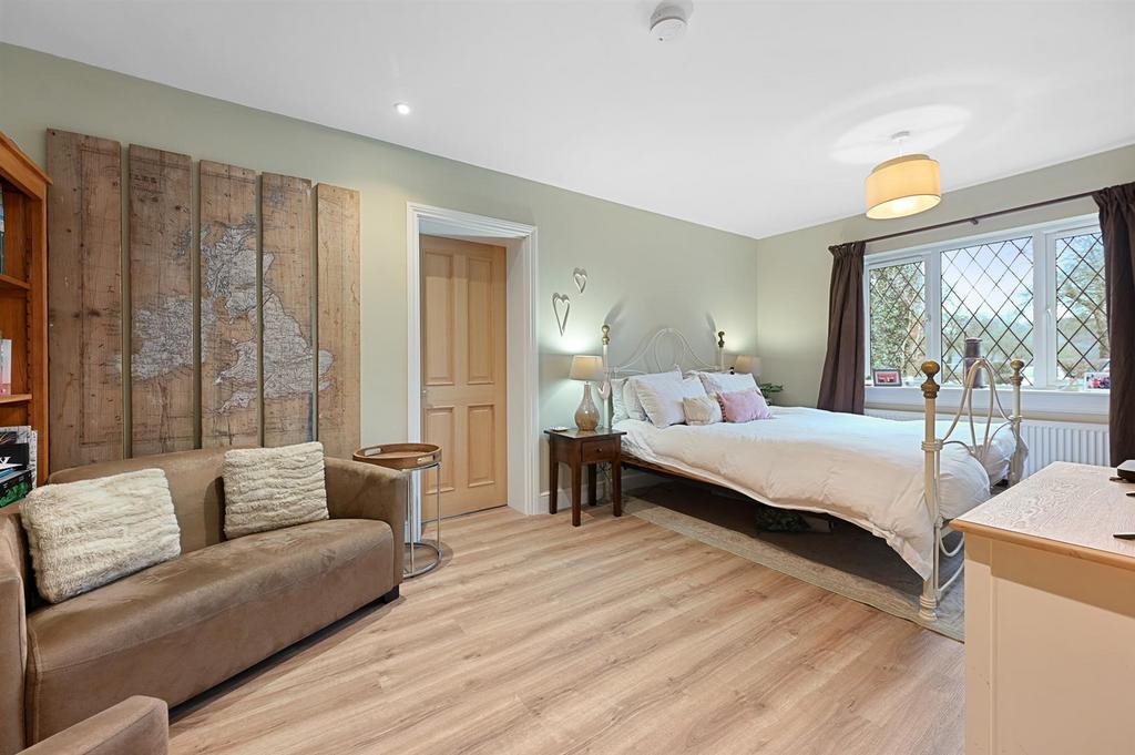 Bedroom 5.jpg