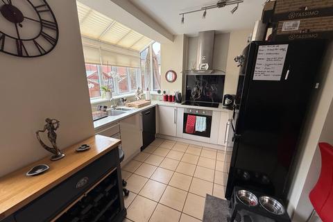 4 bedroom end of terrace house for sale, Holloway Avenue, Bourne