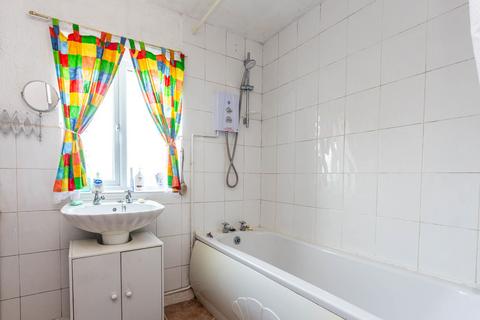 3 bedroom terraced house for sale, Highfield Road, Rushden NN10