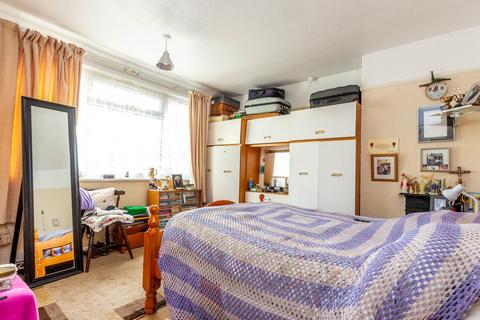 3 bedroom terraced house for sale, Highfield Road, Rushden NN10