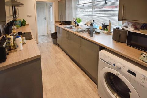 2 bedroom terraced house to rent, Seaford Street, Shelton