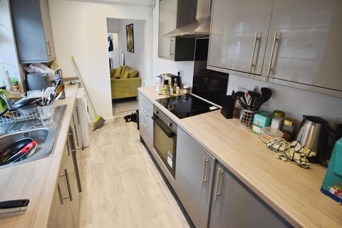 2 bedroom terraced house to rent, Seaford Street, Shelton