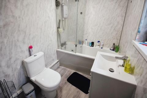 2 bedroom terraced house to rent, Seaford Street, Shelton