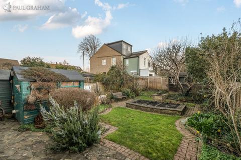 3 bedroom semi-detached house for sale, Grosvenor Avenue, Carshalton