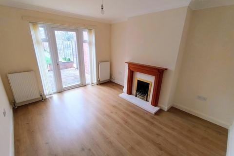 3 bedroom semi-detached house to rent, Brenton Road, Wolverhampton WV4