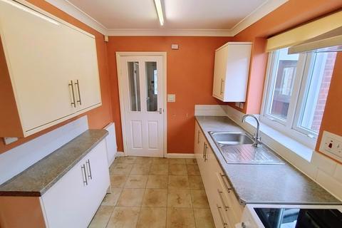 3 bedroom semi-detached house to rent, Brenton Road, Wolverhampton WV4