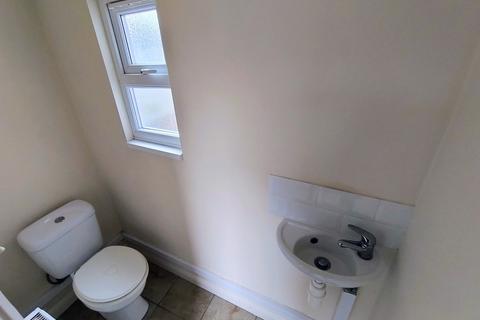 3 bedroom semi-detached house to rent, Brenton Road, Wolverhampton WV4